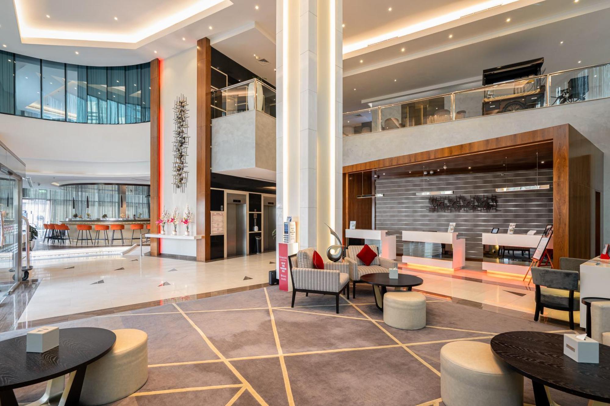 Hôtel Ramada By Wyndham Dubai Barsha Heights Extérieur photo